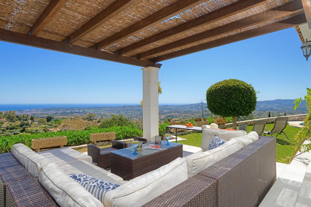 מיחאס La Escala - 6 Bedroom Villa With Pool מראה חיצוני תמונה
