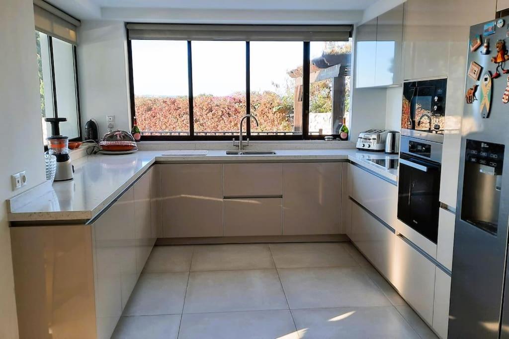 מיחאס La Escala - 6 Bedroom Villa With Pool מראה חיצוני תמונה