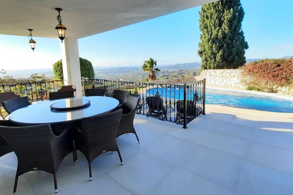 מיחאס La Escala - 6 Bedroom Villa With Pool מראה חיצוני תמונה